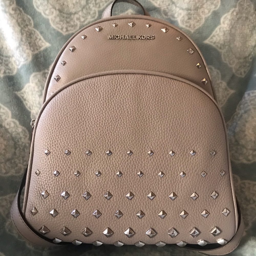Michel Kors Backpack 🎒— ‼️BUNDLE 2 for 20% OFF‼️